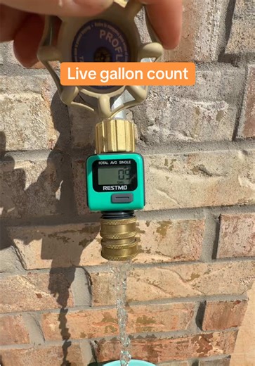 This garden hose water flow meter tracks how many gallons of water you use while watering your lawn, filling tanks, or running sprinklers. Perfect for homeowners, gardeners, and RV owners. @RESTMO #wateruse