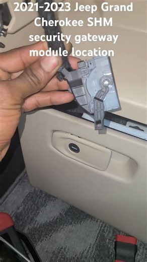 2021-2023 Jeep Grand Cherokee SHM security gateway module location #aceaero #Automotive #gupatrol