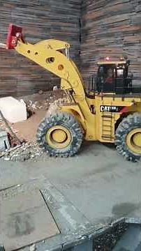 EXTREME MACHINE! Caterpillar 993K at Work