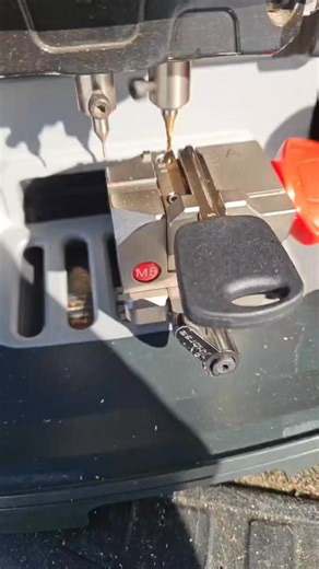 luzerne auto locksmith on Instagram: "Today we helped our neighbor Steven from Wilkes-Barre, PA with a transponder car key cut and programmed — fast, professional, and right here locally. When drivers in Wilkes-Barre, Kingston, Forty Fort, Pittston, Dallas, Mountain Top, Nanticoke, Hazleton, and Scranton need reliable automotive locksmith services, they trust Luzerne Auto Locksmith. From transponder key cutting and programming to car lockouts and lost car key replacement, we proudly serve Luzern