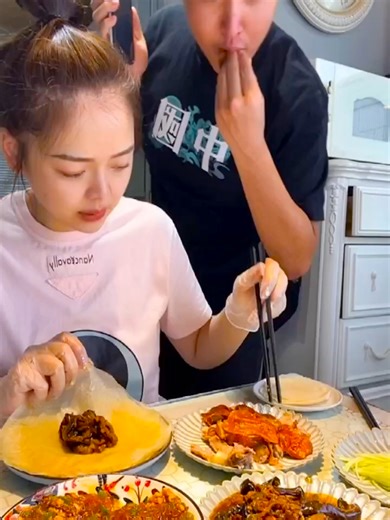 Dining Turns into a Hilarious Challenge!