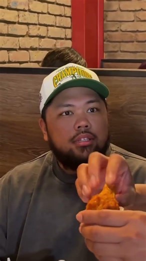 That wing was so fresh he had to do a live demonstration in front of the customer 😭📍 @thebacky