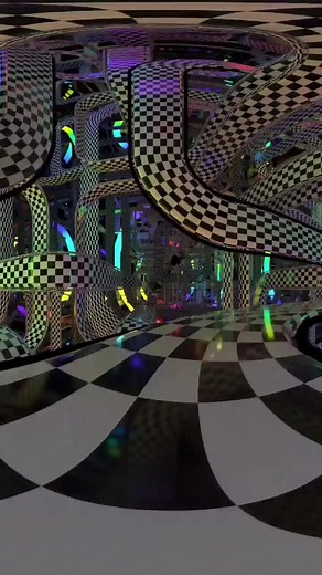 Exploring a Vibrant 3D Geometric Maze Experience