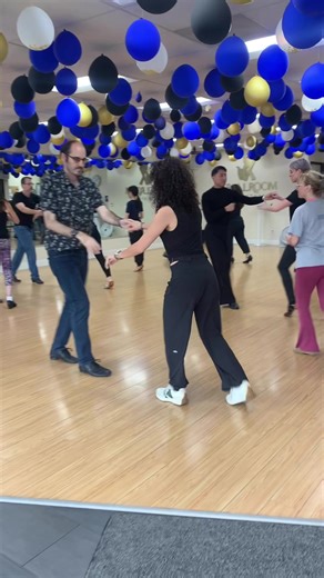 Let’s dance💃 #salsa #learntodance #ballroomdance #latindance #dwts