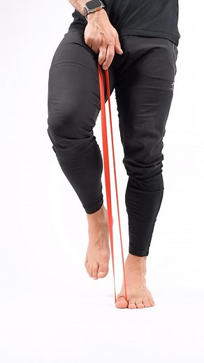 🚀 Elevate your foot strength game! Stand on one leg, wrap a resistance band around your big toe, and gently pull from the opposite hand. Slowly lift your heel, engaging those foot muscles for strength and stability. Here are the benefits: Improved Balance: Enhance your proprioception and overall stability. Foot Strength: Target those often-neglected muscles in your feet. Ankle Support: Strengthen the muscles that support your ankle joints. Injury Prevention: Build resilience and reduce the risk