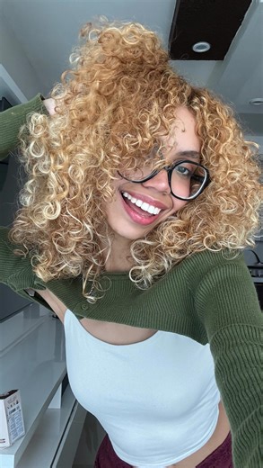 ANAIS ORTIZ🔆 | Acompáñame al wash day de la maranta con los productos de @mizani ✨🫧 Amo estos productos, me hidratan y definen sin tener la sensación... | Instagram