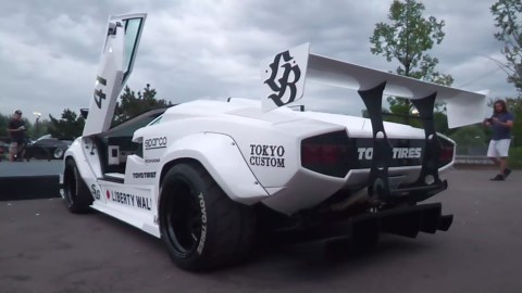 Liberty Walk Lamborghini Countach – Start-Up, V12 Revs & Road Presence
