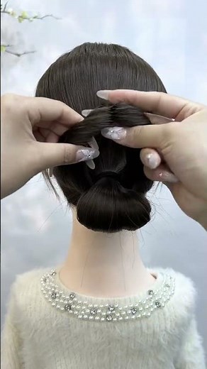 Easy Celebrity Bun Style Tutorial for Beginners