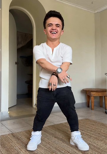 Live in the Moment with Andrés Leal: Dance Party Highlights