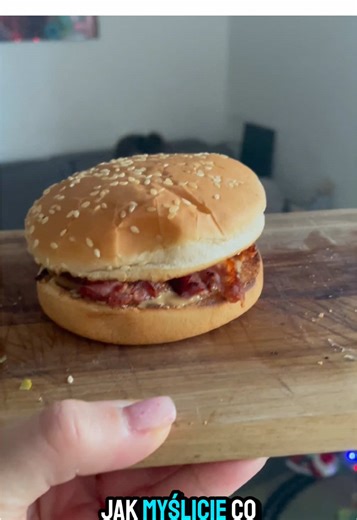 Oklahoma Smash Burgers w Krakowie. Śledź nas i odwiedź nas na Alei Juliusza Słowackiego 3, 33-332 Kraków, Polska #smashburger #burger #oklahomasmashburger #krakow #krakowfoodd