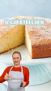 Joghurtkuchen📌 Rezept zum Speichern Joghurtkuchen ist so schnell und fluffig. Der griechische Joghurt macht den Rührkuchen mit seinem hohen Fettanteil besonders schmackhaft. Das einfache Rezept wirst du immer wieder machen. 😋❤️ ZUTATEN FÜR DEN TEIG 300 g Weizenmehl (Type 405) 200 g Zucker 3 TL Backpulver 1 Zitrone 4 Eier (Gr. M) 200 g griechischer Joghurt (10 % Fettgehalt, alternativ: Naturjoghurt) 200 ml neutrales Speiseöl (z.B. Sonnenblumenöl) 1 EL Puderzucker zum Bestäuben ZUBEREITUNG 1. Sc