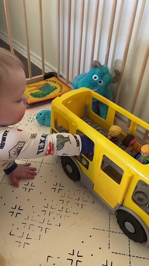 Interactive Fisher-Price Little People Toy Bus with Learning Levels!