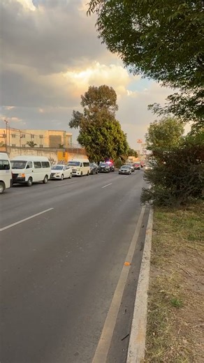 Percance Vial entre dos unidades del Transporte Público. Boulevard Forjadores de Puebla metros adelante de el centro comercial Cruz del Sur . PB Comunicación | PB Comunicación