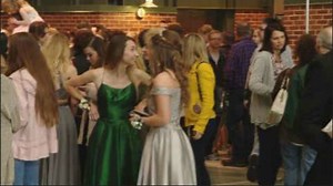 Packers host high-school students for group prom pictures