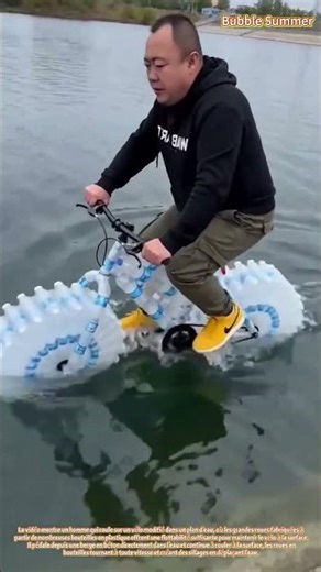 Vélo flottant à roues de bouteilles : rouler à vélo sur l'eau