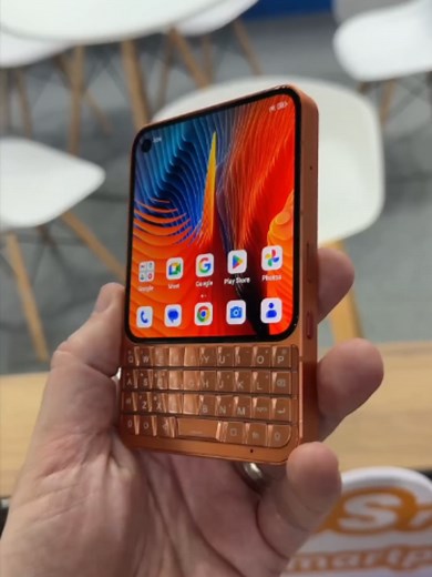 BlackBerry Bangkit? Review Titan 2 Elite: Android Keyboard Fisik 2026