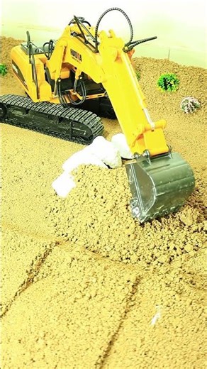 Apna RC mini bulldozer kaam pe lag gaya! 🛠️👷‍♂️