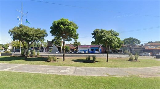 Un alumno que salía de la escuela se defendió de un robo: le sacó el cuchillo al ladrón y lo mató