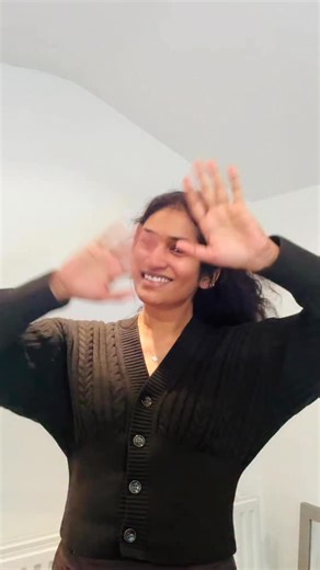 Shalini N on Instagram: "New Year’s Eve London vibes ✨ Went with a brown outfit, kept it simple and comfortable. Wore a pure silver feather locket chain as a Good Luck symbol from @nelkenjewellers 💫 loved it !! Used my rarely used skincare and loved adding that Light Reflecting @cliniqueuk primer ✨ Finished the look with a few sprays of @bellavita.official Date Women fragrance ⭐️it gave the perfect finishing touch. Completed the look with shoes from Catwalk🥾 Simple look, good vibes!!! #grwm #g