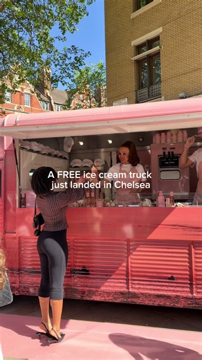 POV: you just found a FREE soft serve pop up in Chelsea 🍦☀️ Saltair has landed at Duke of York Square with their Coral Coast truck serving complimentary guava and vanilla dairy free soft serve topped with coconut sprinkles 🌴 It is giving summer, it is giving beach club energy, and yes it is completely free Catch it: Friday 12pm to 6pm Saturday 10am to 6pm First 20 each day also get exclusive merch… so go early #LondonForLess #LondonPopUps #FreeLondon #Saltair #spacenk