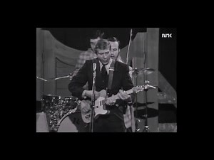 Buck Owens & Don Rich Playing the Same Guitar, 1969