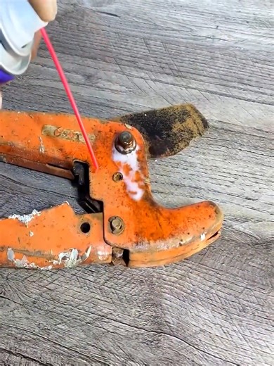 Old Pipe cutter restoration #restoration #rusty #cutter | Drorah