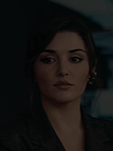 Hande Erçel's Stunning Attitude Looks