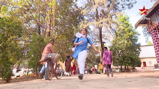 Durga gayi Dulari ke ghar jasoosi karne! Kya woh jaan paayegi Dulari ka #sach? Iss Dilchasp Kahani ko Jaanne ke liye dekhiye #MeriDurga! #starplusoriginal #meridurga #durga #paraskalnawat #sanjayahlawata #vickyahuja #bansi #acerunner #dreams #dreamchaser #passion #love #circumstances #entertainment #trending #trends #viral #show #episode #explore #classics #oldshow #facebookpost #facebook | StarPlus