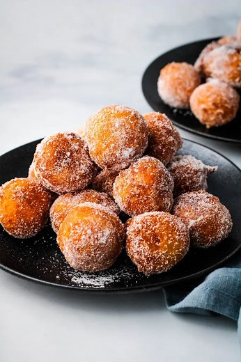 Recipe 24 of 100: Mochi Donuts.This is your sign to make homemade mochi donuts. No more buying. It’s really easy. .These mochi donuts are the ultimate cultural fusion dish. Chewy mochi center, crunchy, golden brown exterior, all rolled in sweet sugar. The perfect finger food dessert for any occasion..Recipe https://bit.ly/mochi-donuts.#keepingitrelle #mochidonuts #mochi #donuts #culturalfusion #fusionfood #fusionfoods #ilovesweets #sweettooth #sweettoothsatisfied #sweettoothforever #hawaii #hawa
