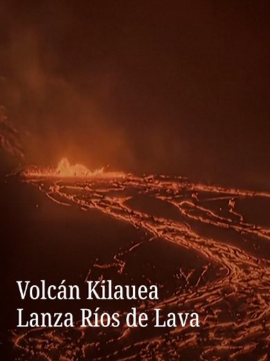 Las cámaras del Servicio Geológico de los Estados Unidos (USGS) captaron los flujos de lava ardiente que descendieron por las laterales del volcán Kilauea de Hawái, formando algo parecido a un río de lava. El volcán ha estado entrando en erupción de forma intermitente desde su respiradero norte desde el 7 de septiembre. #viralnmás #volcán #Kilauea #erupción