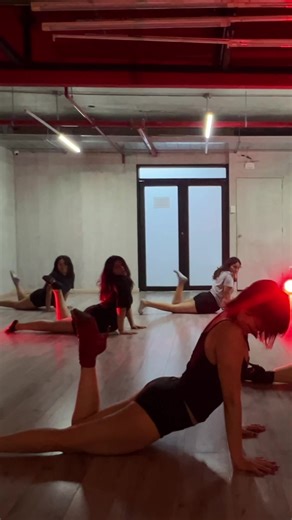 Iniciamos Sábado 07 de Febrero 5:00PM ♥️ 📍Barranco 📍Miraflores No necesitas experiencia 🫶🏻 @Andrea G. #heels #limaperu🇵🇪 #principiante #basico