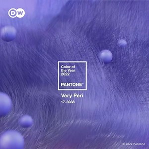 💙💜 An innovative color to symbolize a global zeitgeist? Voila! This is it, the Pantone Color of the Year for 2022: Very Peri! How do you like it? | DW Euromaxx