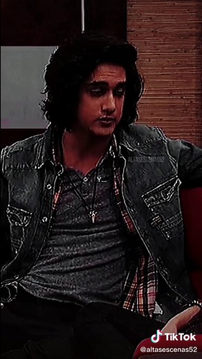 Tori and Beck Almost Kiss - Victorious