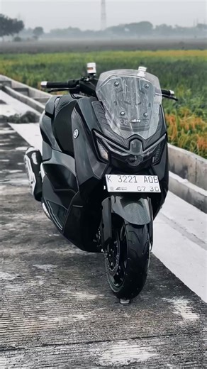 Modifikasi NMAX Turbo Hitam dengan Gaya Elegan