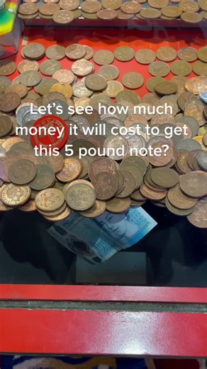 Winning £5 on 2p Machine #gamestop #games #fypシ #fypforyou #holiday