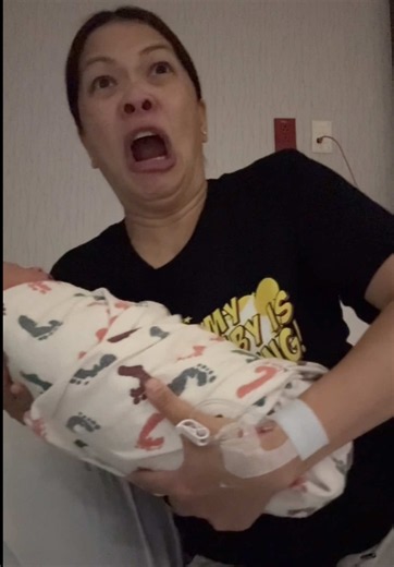 Moms are incredible.. After the war zone our bodies go through, we’re handed a newborn, expected to nurse, pump, and still show up for our other babies… and we do it EVERY SINGLE TIME!