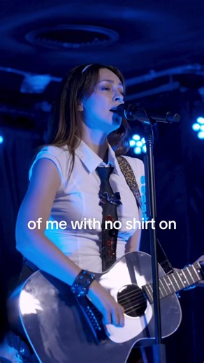 “me with no shirt on” might be my favorite song on my album 🥺 thoughts ?? #indiepop #poprock #concert #ontour #livemusic