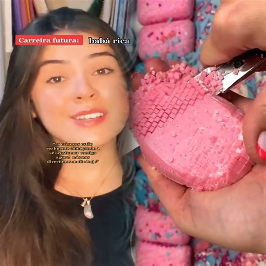 pov A carreira futura de todos é exibida acima de suas cabeças mas a sua muda ib Amarachehace povs