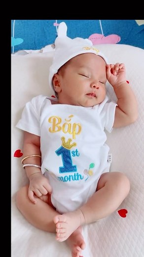 1.1K views · 7.6K reactions | Set đồ đầy tháng rất đẹp của bé Bắp  Cảm ơn video feedback siêu dễ thương từ mẹ bé ạ  | Bloom Mom & Kid | Facebook