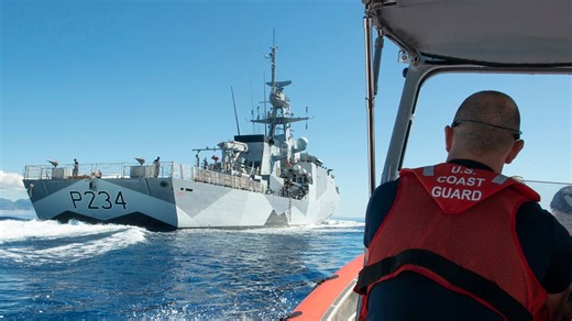 Royal Navy and US Coast Guard Conduct Law Enforcement Drills in Hawaii