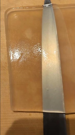 これも海藻料理だよ。「天草（てんぐさ）」から作る「ところてん」。