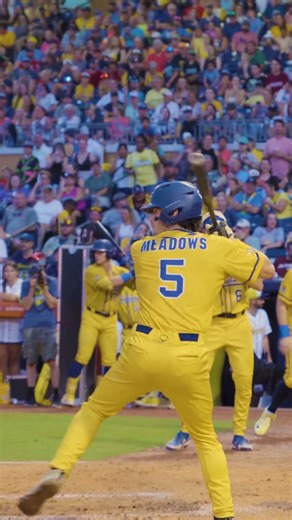 468K views · 11K reactions | What's better than a mid-game dance break? Probably nothing 浪 #savannahbananas #bananas #viral #everybodydancenow #bananaball #baseball #baseballlife #baseballboys | The Savannah Bananas | Facebook
