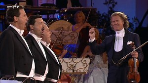 Am 15. Mai vor dem Riverboat zeigt der MDR - Mitteldeutscher Rundfunk um 20:15 Uhr das berühmte Konzert von André Rieu auf der Blumeninsel Mainau. Hier gibt es schon mal einen Vorgeschmack auf diesen Konzertfilm der Extraklasse: André Rieu, sein Johann Strauss Orchester und die Platin Tenors mit "Mama". ❤️❤️ | Riverboat