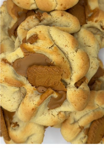 Life’s better with Biscoff cookies in hand 🖐️ 🍪 #cookies #homebaker @Food Network @KitchenAid @Biscoff