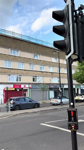 PEEK and Yunex Puffin Crossing at Manford Way #traffic light #puffincrossing #pelicans