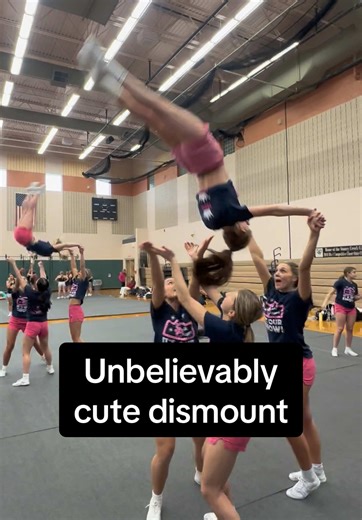 Such a cute dismount competed by Stoney Creek Varisty this year 😲🤩 It brings such visual interest to their stunt sequence. It’s refreshing and surprising and I love it! What to you all think?! #cheertok #cheerleading #stunt #highschoolcheer #dismount