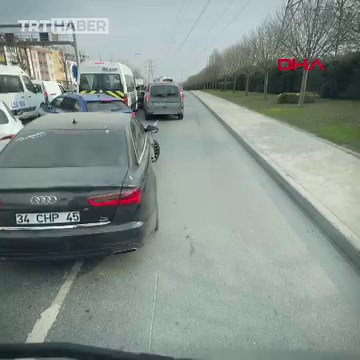 316K views · 2.2K reactions | "Ne işin var senin emniyet şeridinde ya” İstanbul Sultangazi'deki trafik kazasına müdahale için yola çıkan itfaiye ekibi, emniyet şeridindeki araçlar yüzünden ilerleyemedi. https://www.trthaber.com/haber/turkiye/itfaiye-araci-emniyet-seridinde-ilerleyemedi-841863.html | TRT Haber | Facebook