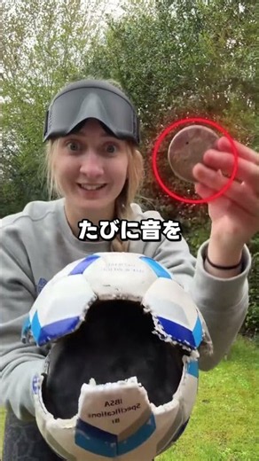 ブラインドサッカーの選手は、どのようにしてPKを蹴るのでしょうか？