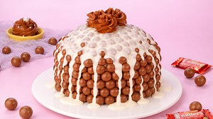 Simple and creative homemade cake decoration techniques