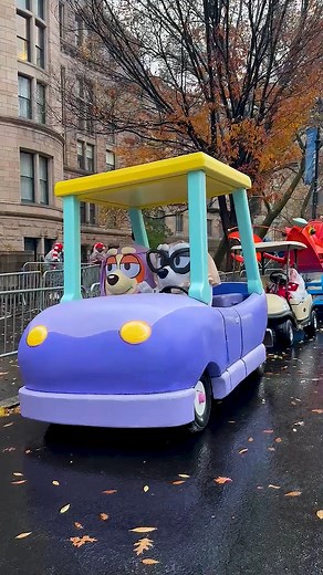 Nice Parking Spot, Rita! 🧡🩶 The Grannies are ready to go! #MacysParade #Bluey | Bluey